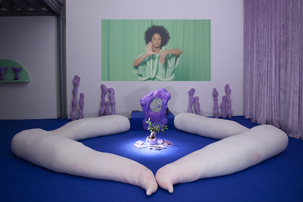 Stephanie Winter ‘RADICAL CARE’ (szenisches Labor), Motherboard, 2021.