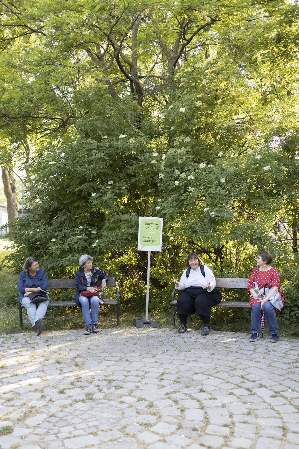 Wandertag with Julischka Stengele ‘Sehenswürdigkeiten – Ansichten von Favoriten‘ (performative tour) 2021.