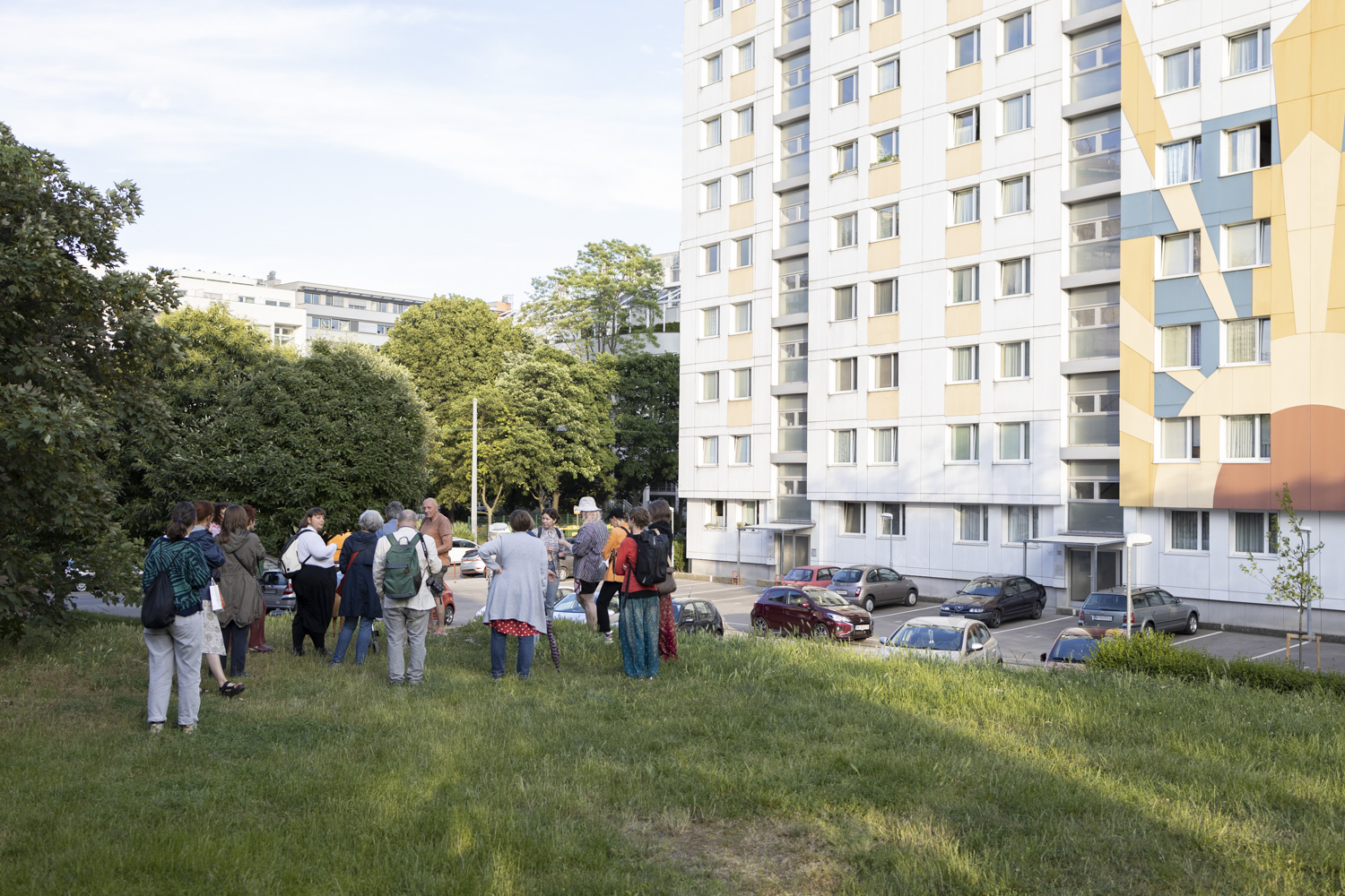 Wandertag with Julischka Stengele ‘Sehenswürdigkeiten – Ansichten von Favoriten‘ (performative tour) 2021.