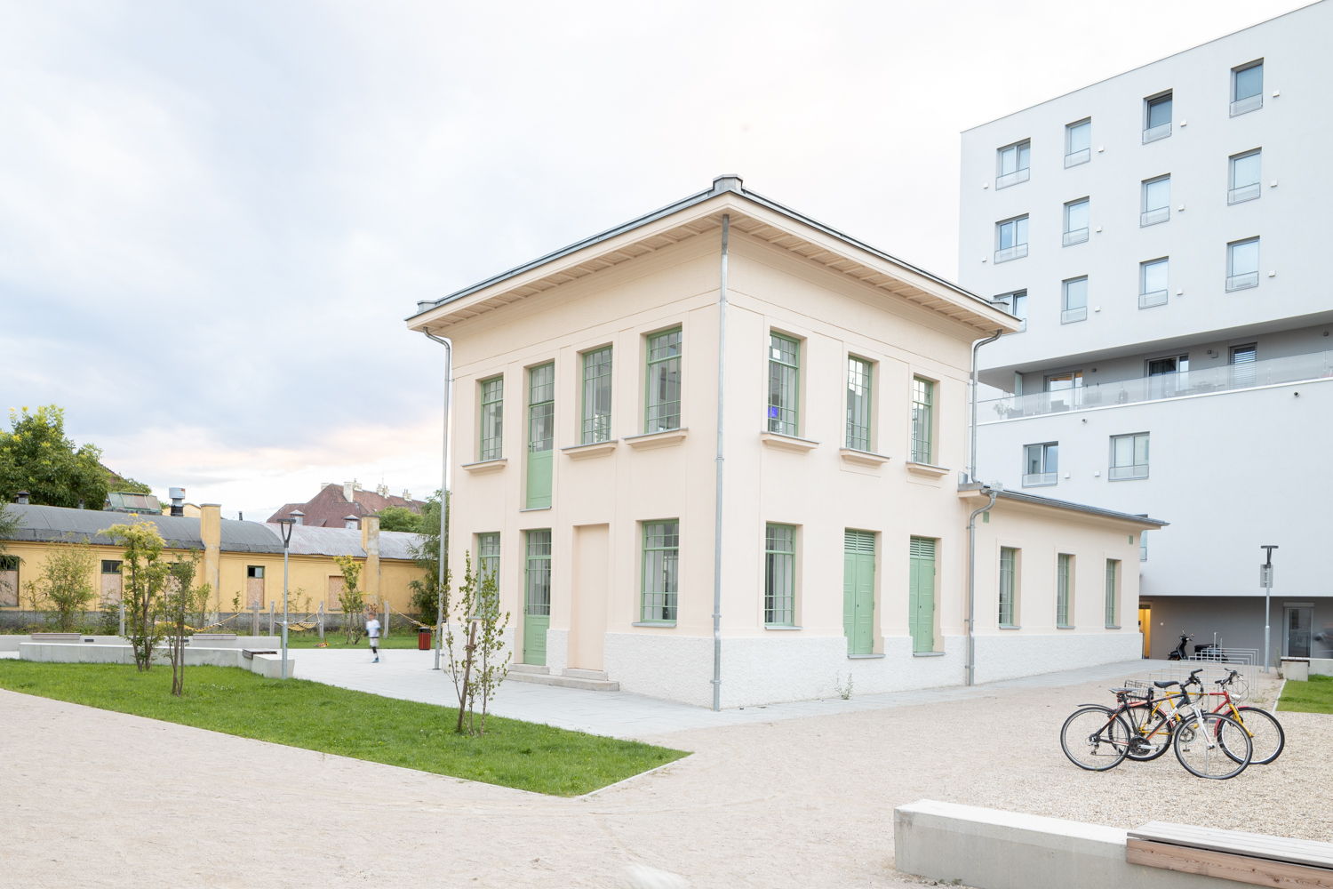 Wandertag with Lukas Thaler ‚Painted with your eyes‘ (Trafogebäude) 2021.