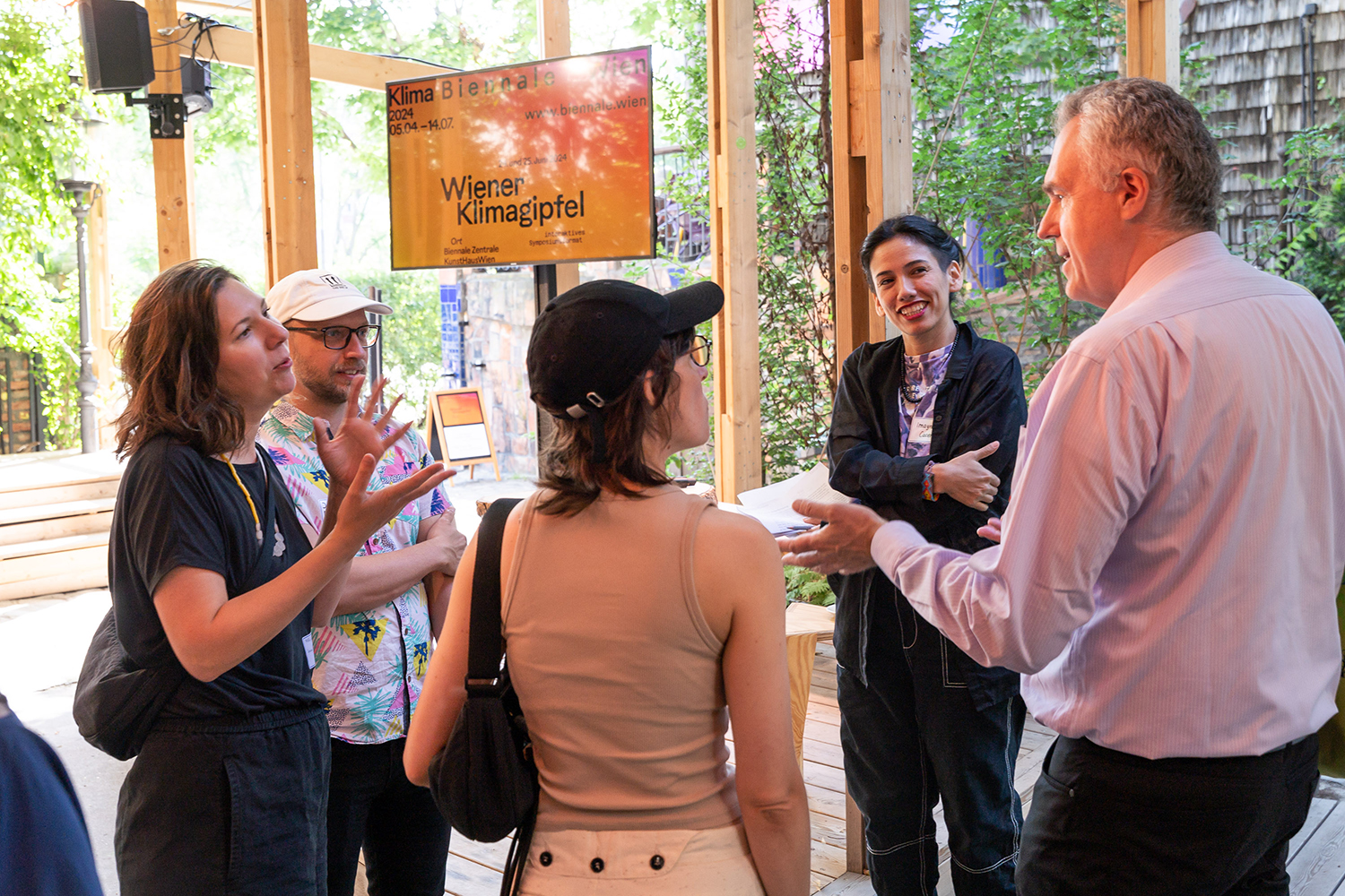 Presentation ‚Sensing Resonance‘ at Wiener Klimagipfel 2024.