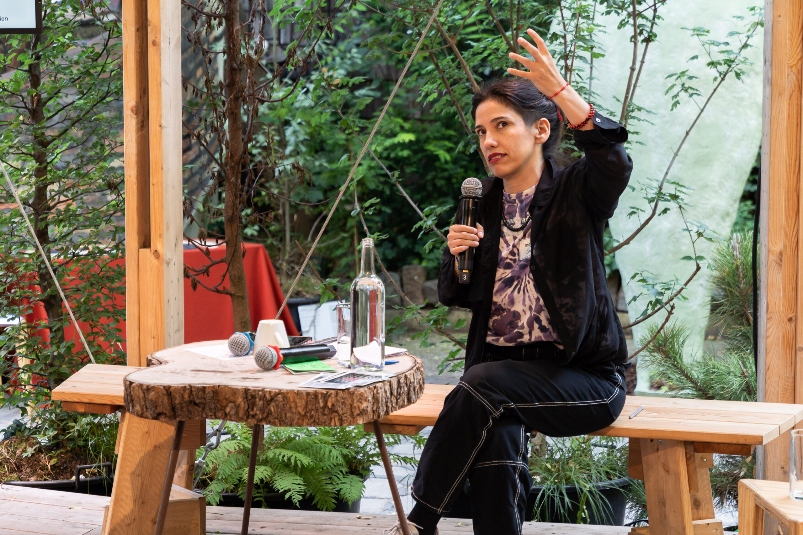 Presentation Imayna Caceres ‚Sensing Resonance‘ at Wiener Klimagipfel 2024.