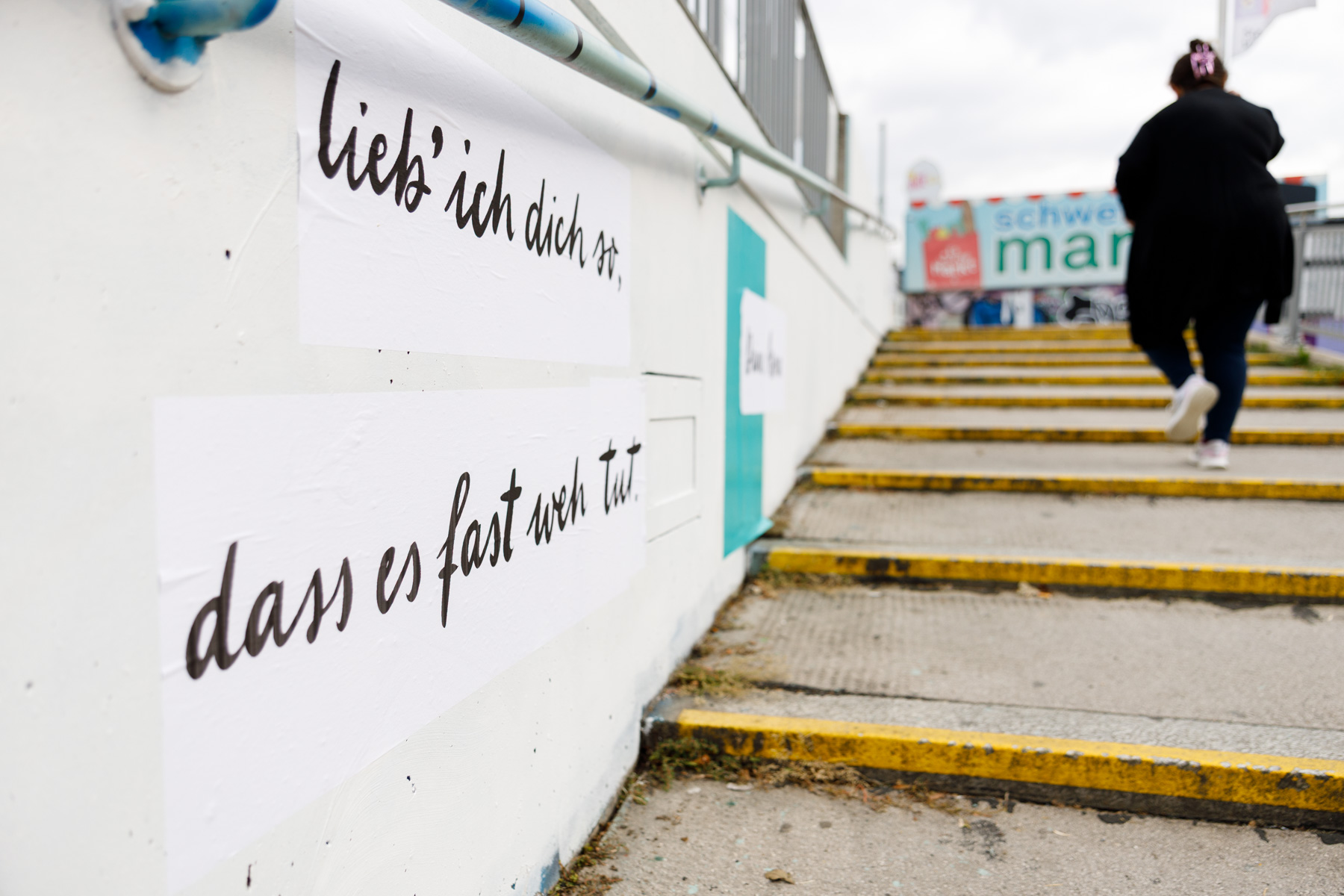 Wir Hier with Asma Aiad and Esma Bošnjaković aka Strudelworte  ‚OIDA WIEN. HÖR ZU‘ (installation view) 2025.