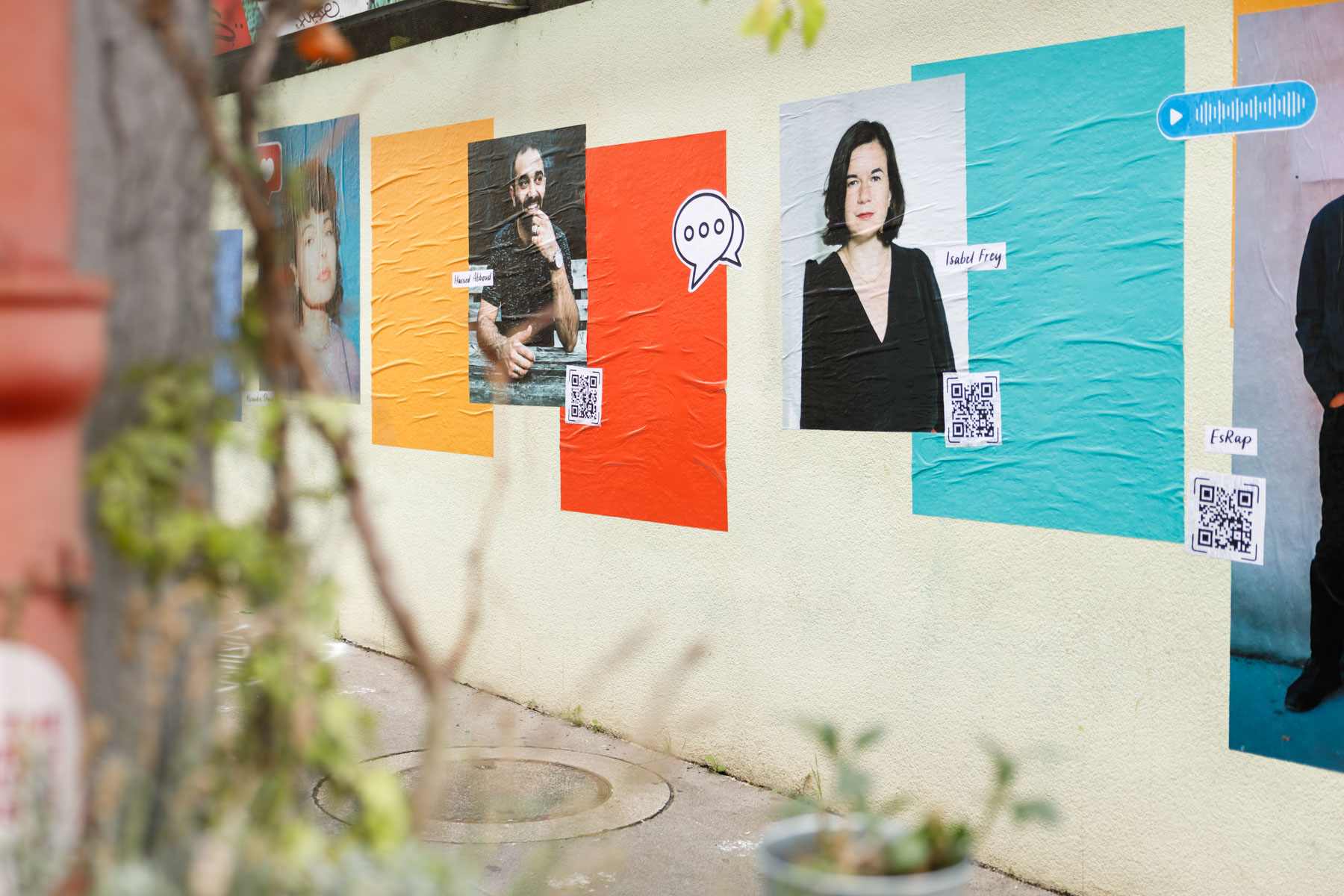 Wir Hier with Asma Aiad and Esma Bošnjaković aka Strudelworte  ‚OIDA WIEN. HÖR ZU‘ (installation view) 2025.