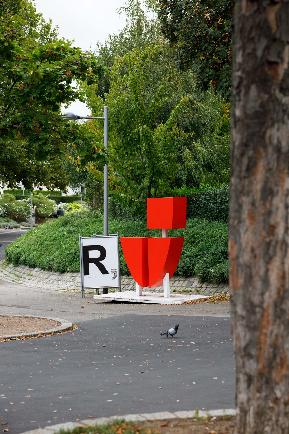Wir Hier with God’s Entertainment ‚D, E, M, O, K, R, A, T, I und E‘ (installation view Karlsplatz) 2025.